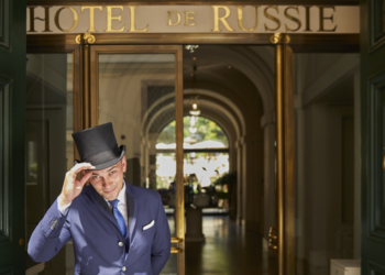 À Rome, Aquazzura et l’Hôtel de Russie dévoilent un bar niché dans l’un des plus beaux jardins secrets de la Ville Éternelle