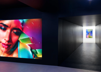 À Paris, “1000 milliards d’images” interroge notre époque saturée de visuels