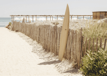 Indie Beach x James Perse : le cool californien s’invite sur les plages de Pampelonne