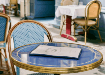 Sous le soleil parisien, l’Entente dévoile sa terrasse so british