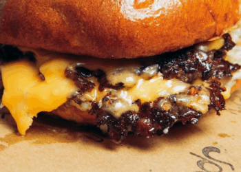 Abstinence x Specimen Burger : la collab’ qui secoue La Motte-Picquet