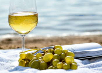 Fraîcheur en bouteille : cinq blancs bourguignons qui font sensation