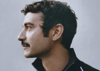 Changement de ton chez Versace : le prochain défilé n’aura pas lieu