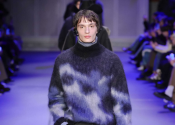 Six jours, mille manteaux et Paris qui regarde passer les hommes