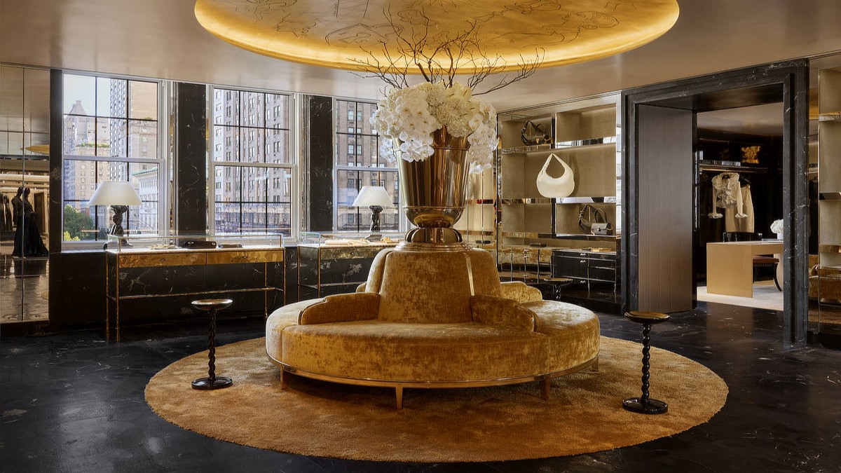 Schiaparelli prend ses quartiers chez Bergdorf Goodman