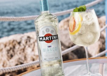 Le spritz MARTINI® fait son intéressant à Paris